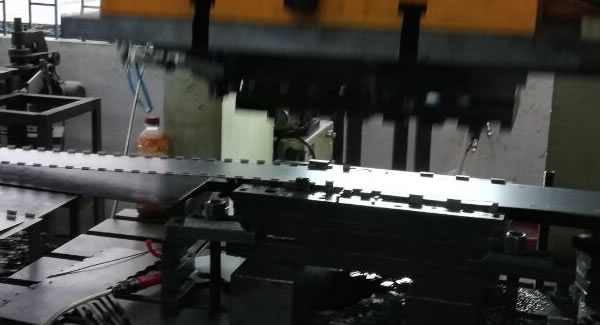 客戶滿意，長合頁，屏風(fēng)合頁，重型合頁等東莞合頁，東莞鉸鏈訂單增多